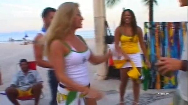 Garotas brasileiras exóticas transaram doggystyle!